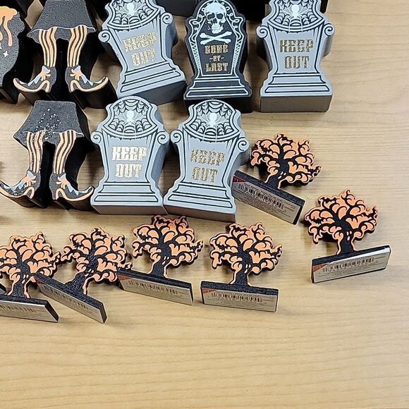 Halloween miniature wooden decorations 60+ items - Picture 3 of 8